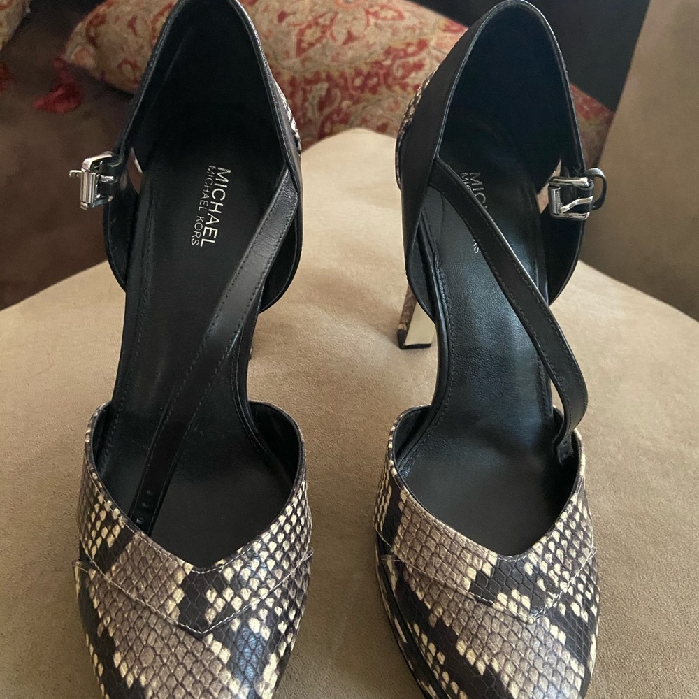 Shoes - Picture 7 of 16